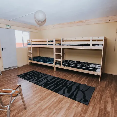 Hostel 7 Waves Surf *