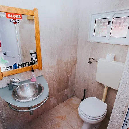 Hostel 7 Waves Surf *